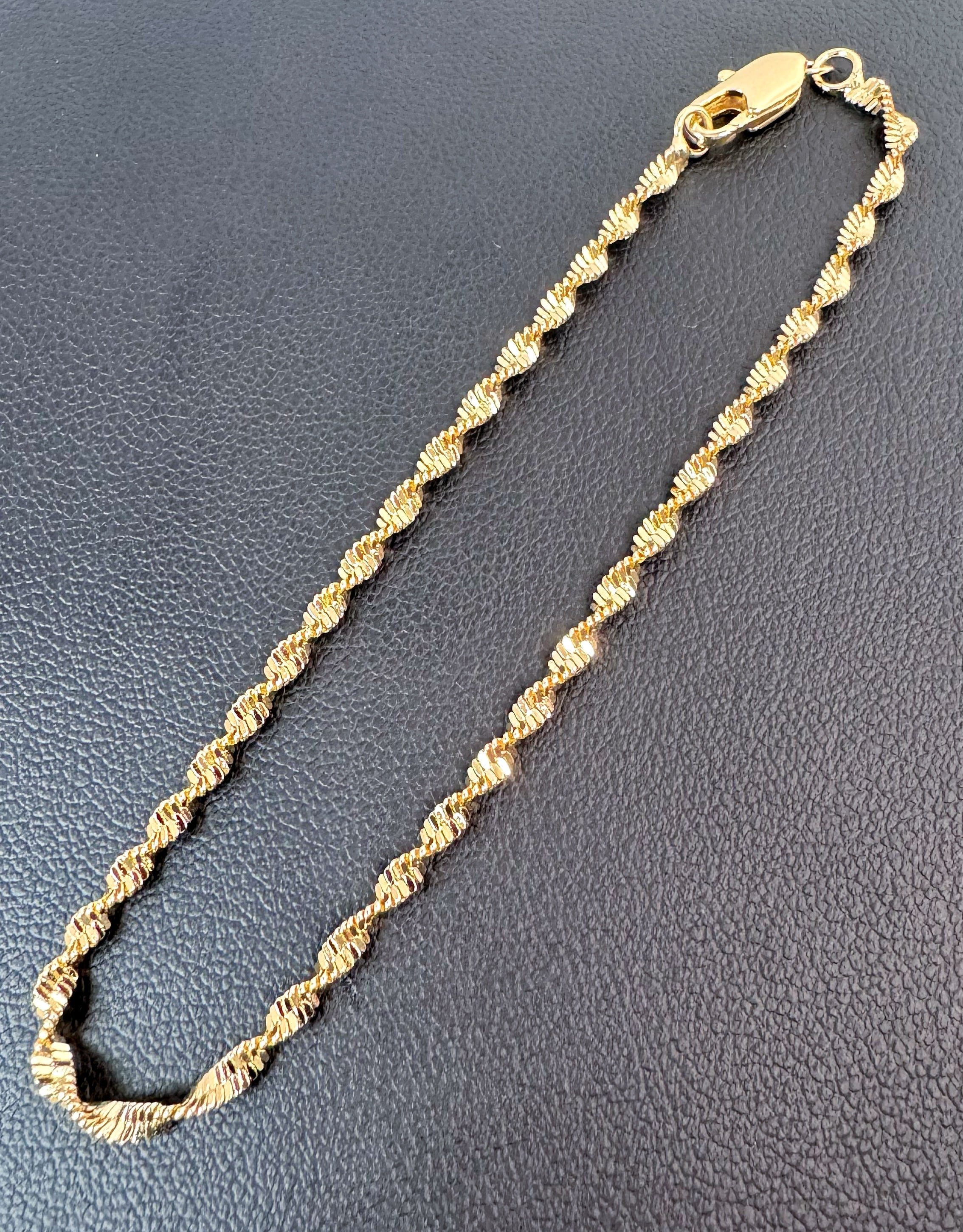 Singapore Bracelet 7" - Gold Tone