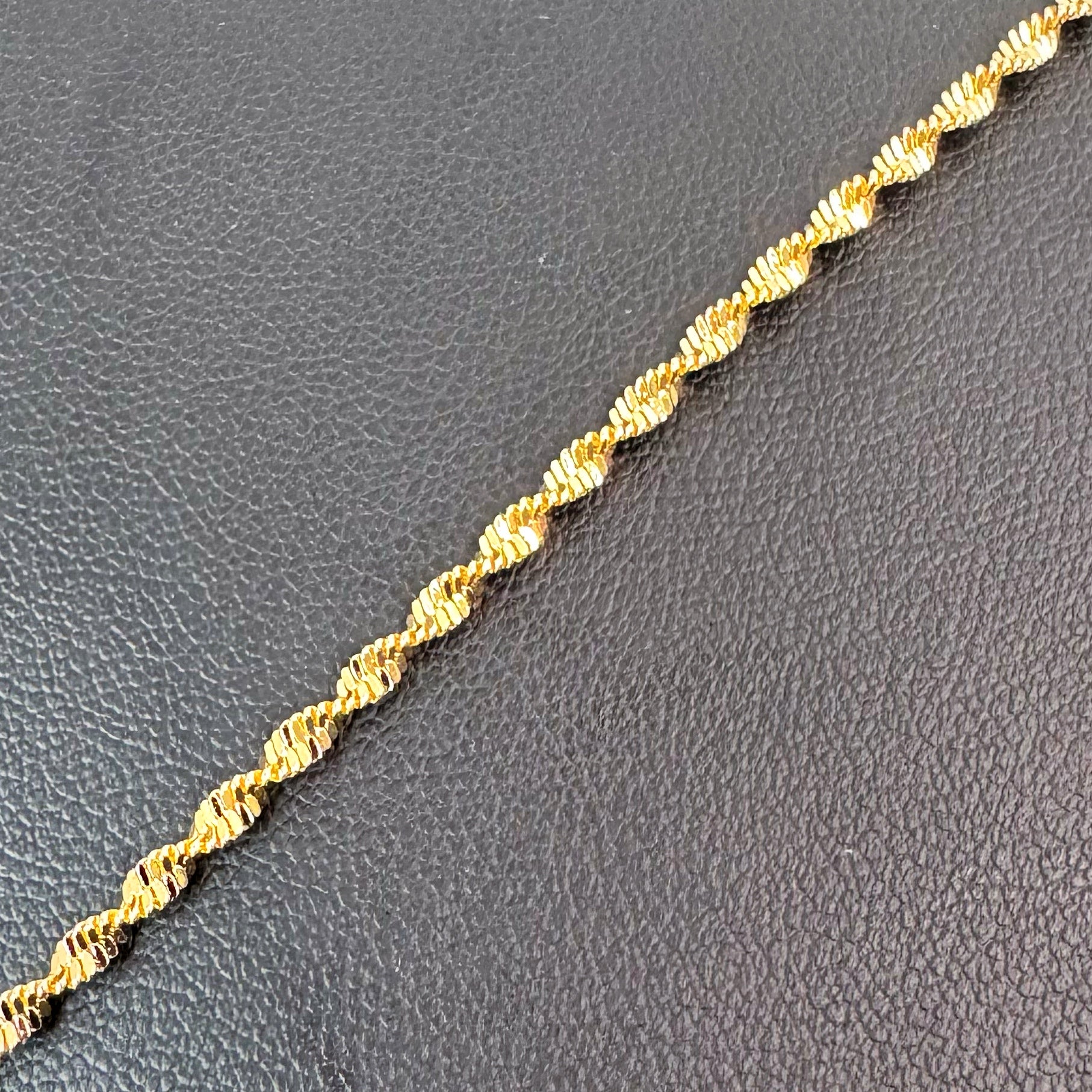 Singapore Bracelet 7" - Gold Tone